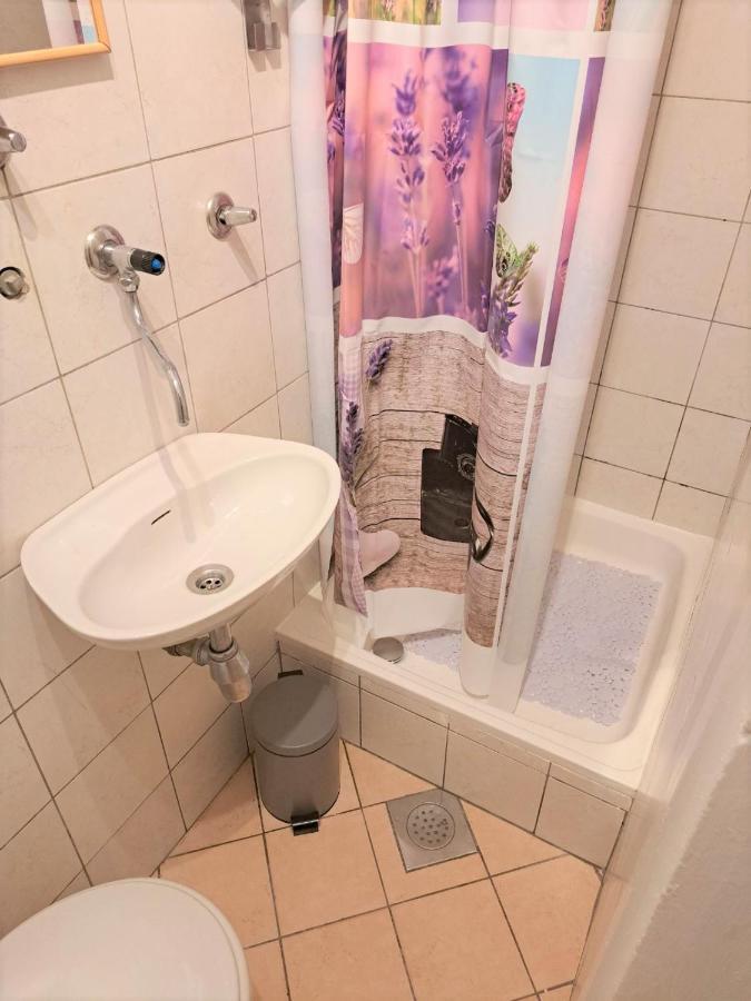 Studio Apartment Adriari With Large Terrace غييكا المظهر الخارجي الصورة