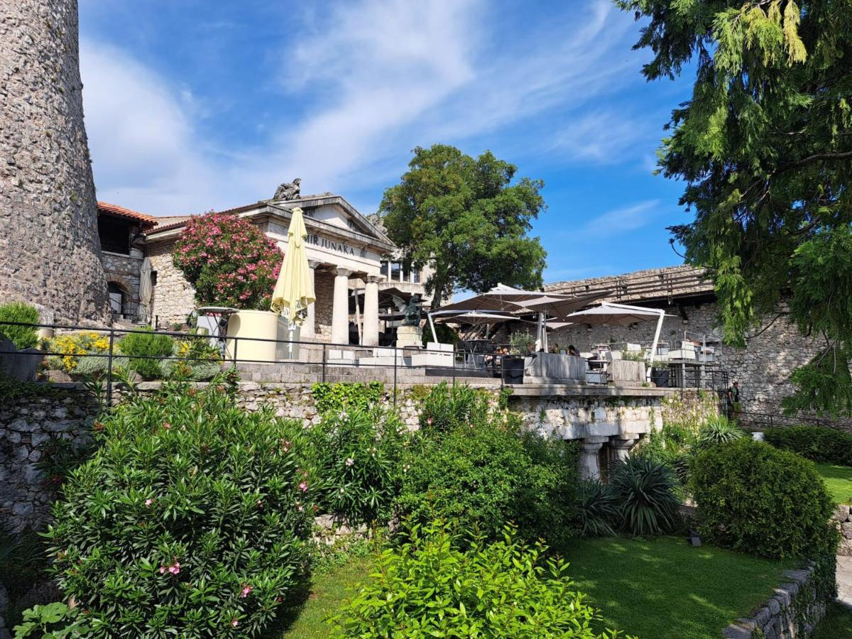 Studio Apartment Adriari With Large Terrace غييكا المظهر الخارجي الصورة